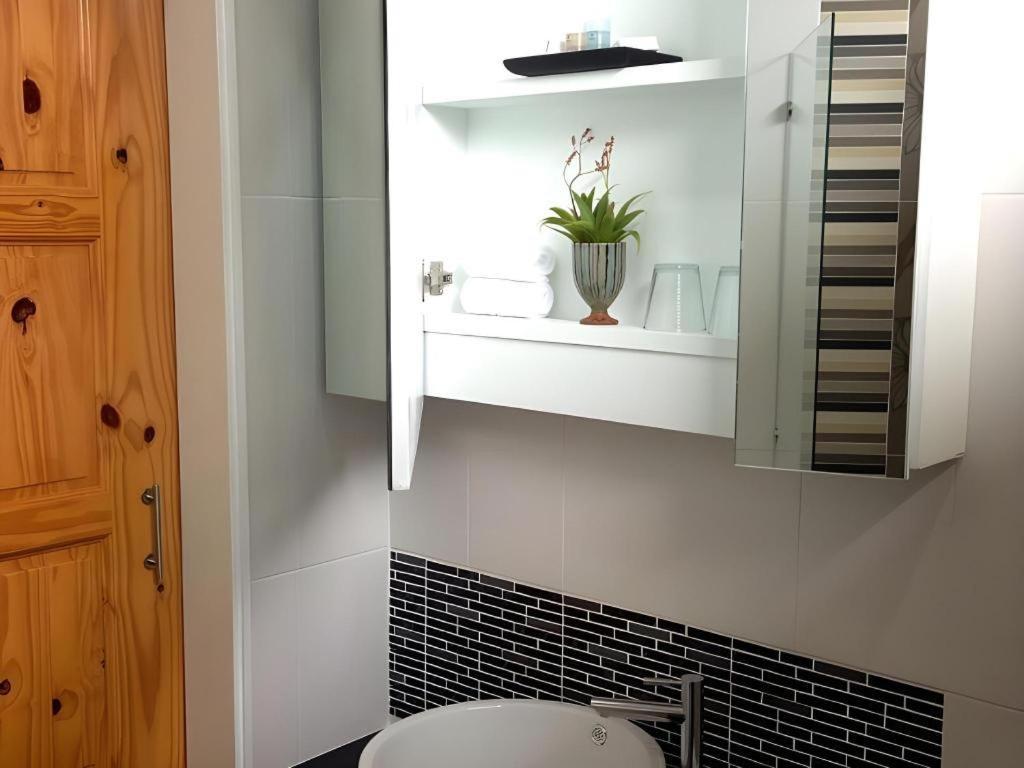 Med Room Korat Nakhonratchasima Exteriör bild