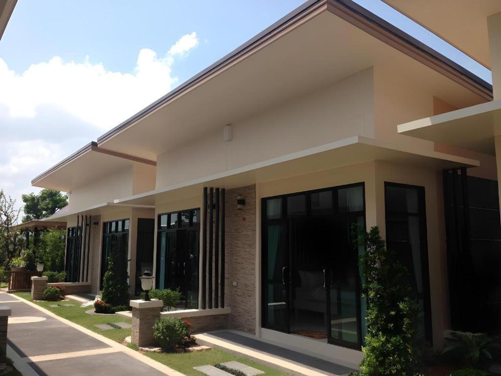 Med Room Korat Nakhonratchasima Exteriör bild