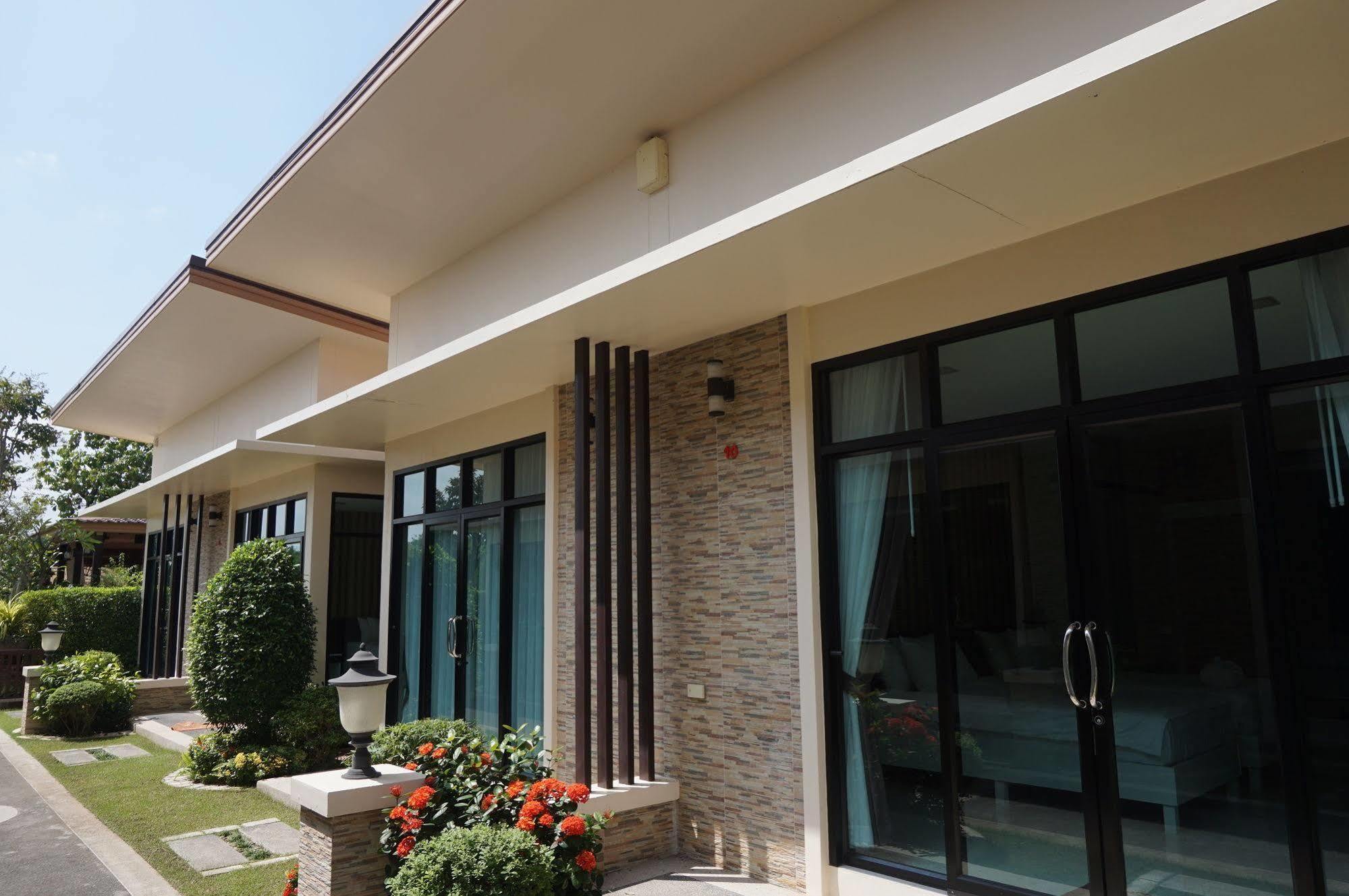 Med Room Korat Nakhonratchasima Exteriör bild