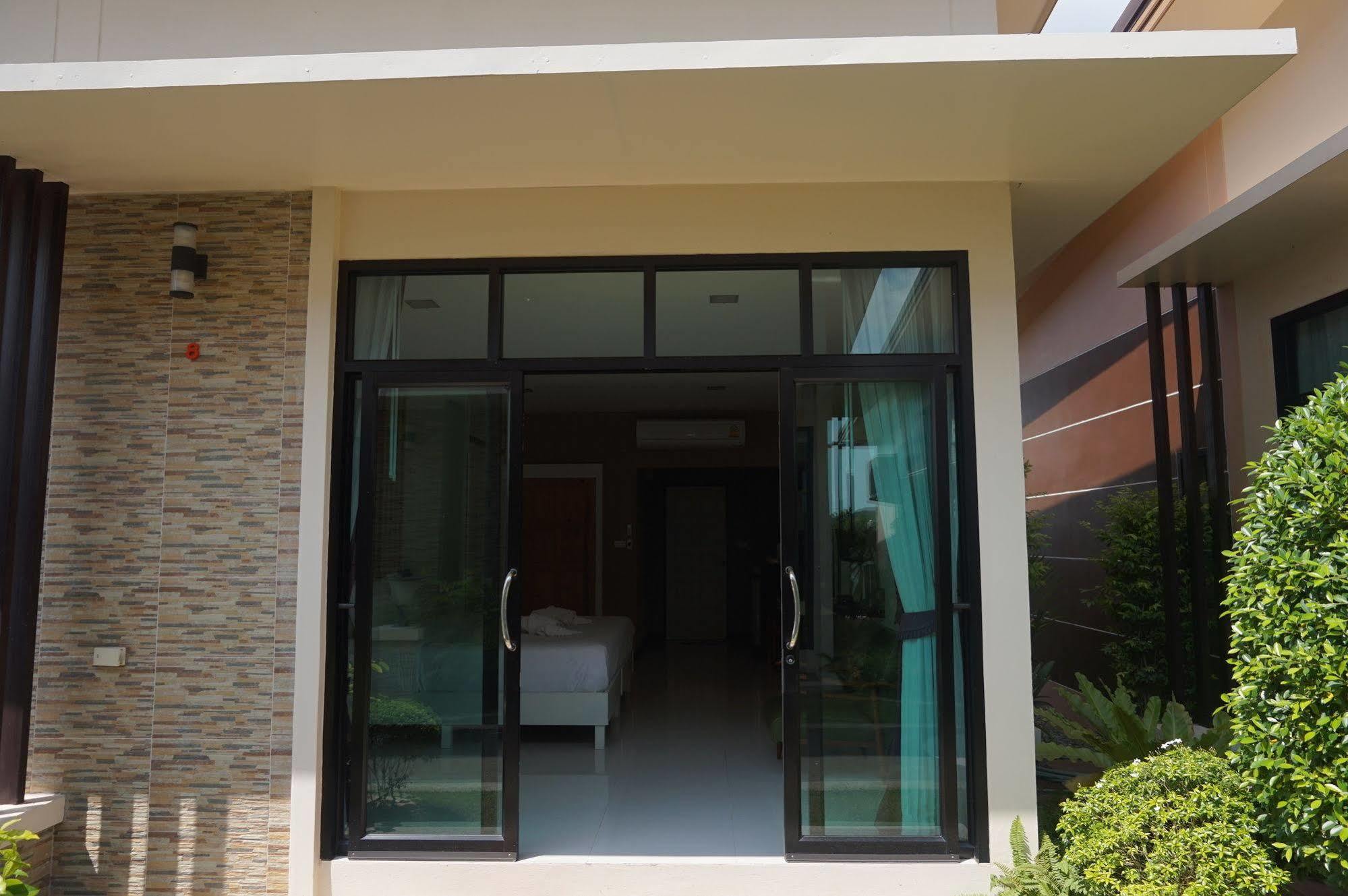 Med Room Korat Nakhonratchasima Exteriör bild